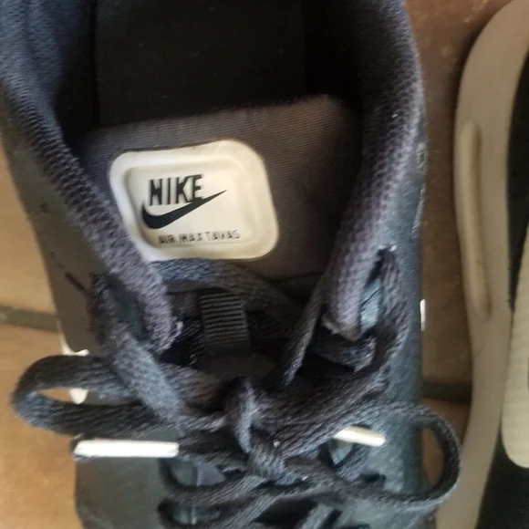 Nike Air Max Tavas Black White Mens 8